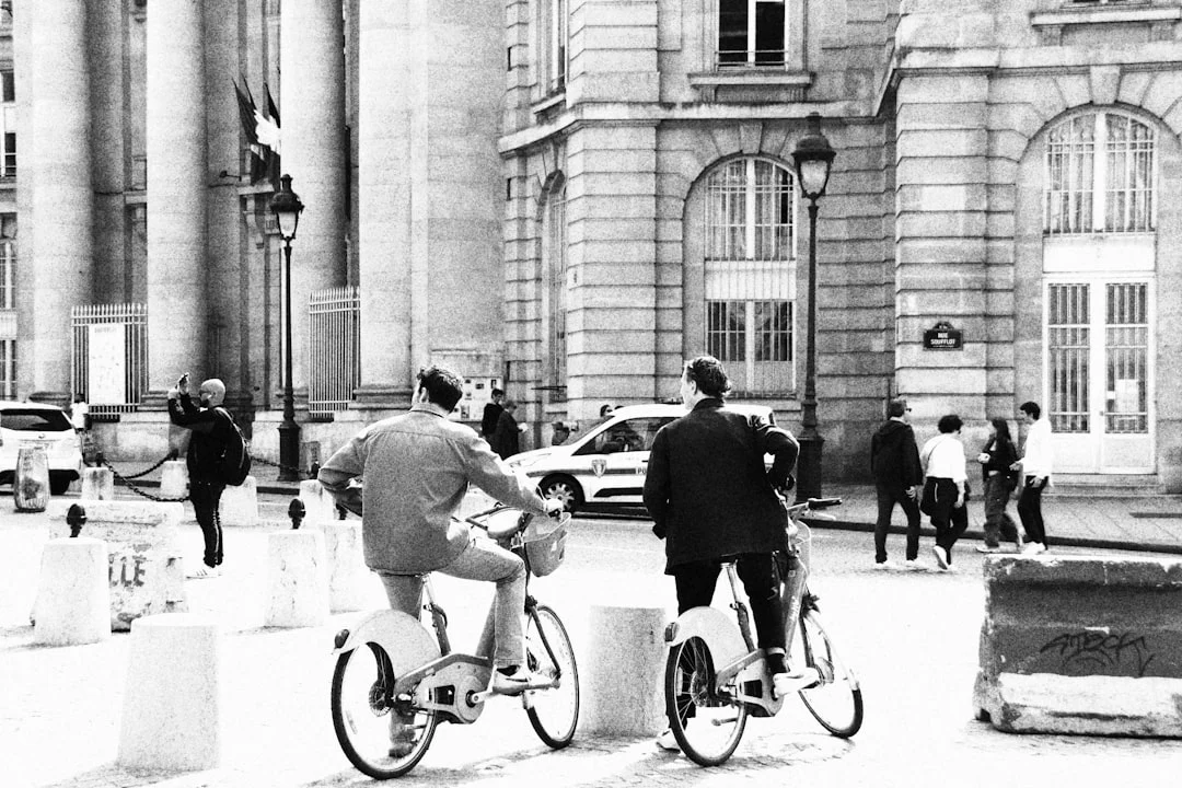 Can E-Moto Two-Wheelers Disrupt Urban Transport