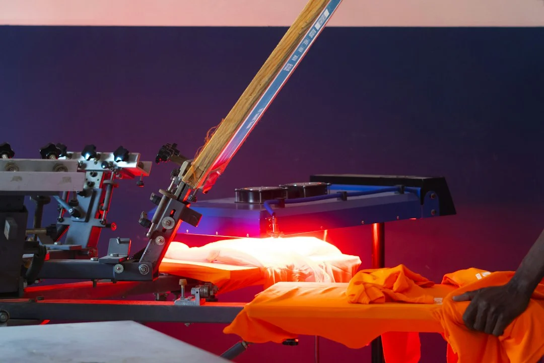 Shape‑sensing sheets vs. traditional robotics in production